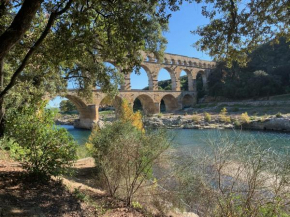 Maison de ville Pont du Gard centre historique